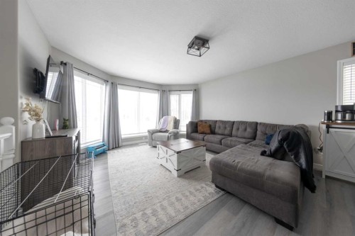 2611 43 Avenue, Lloydminster, SK - Indoor Photo Showing Living Room