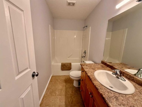 2827 12 Avenue, Wainwright, AB - Indoor Photo Showing Bathroom