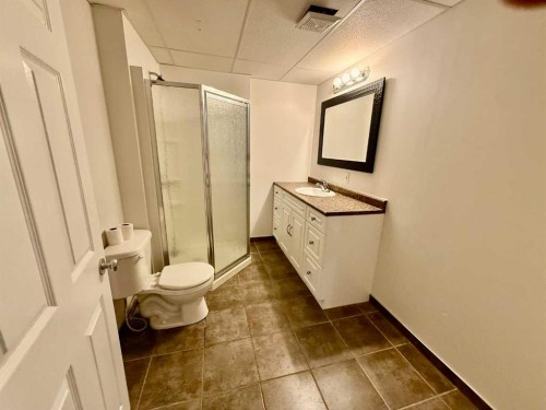 2827 12 Avenue, Wainwright, AB - Indoor Photo Showing Bathroom