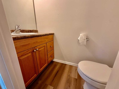 2827 12 Avenue, Wainwright, AB - Indoor Photo Showing Bathroom