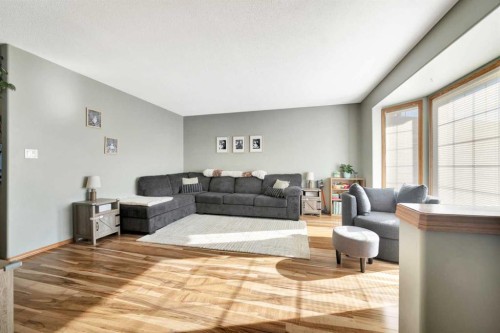 3403 60 Avenue, Lloydminster, AB - Indoor Photo Showing Living Room