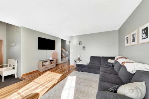 3403 60 Avenue, Lloydminster, AB - Indoor Photo Showing Living Room