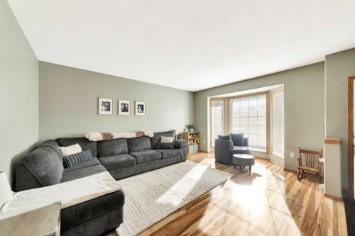 3403 60 Avenue, Lloydminster, AB - Indoor Photo Showing Living Room