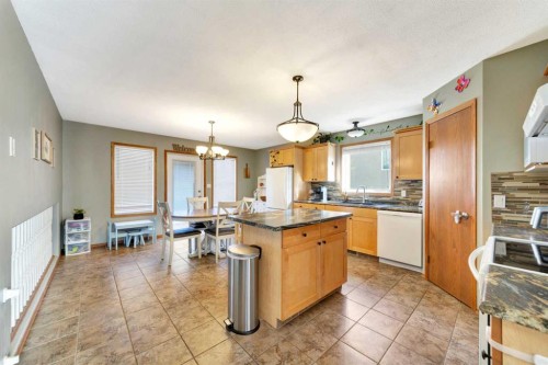 3403 60 Avenue, Lloydminster, AB - Indoor Photo Showing Kitchen With Double Sink