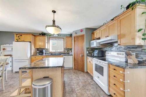 3403 60 Avenue, Lloydminster, AB - Indoor Photo Showing Kitchen With Double Sink