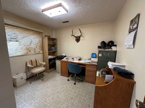 21 1 Avenue West, Derwent, AB - Indoor Photo Showing Office