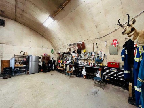 21 1 Avenue West, Derwent, AB - Indoor Photo Showing Garage