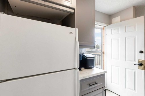 2713 47 Avenue, Lloydminster, SK - Indoor
