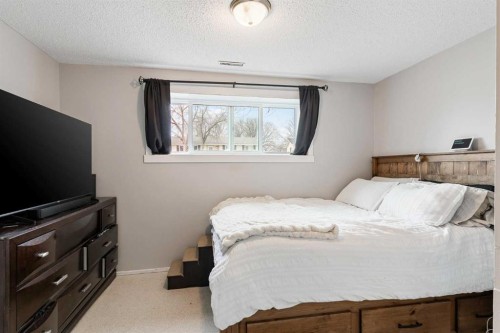 2713 47 Avenue, Lloydminster, SK - Indoor Photo Showing Bedroom