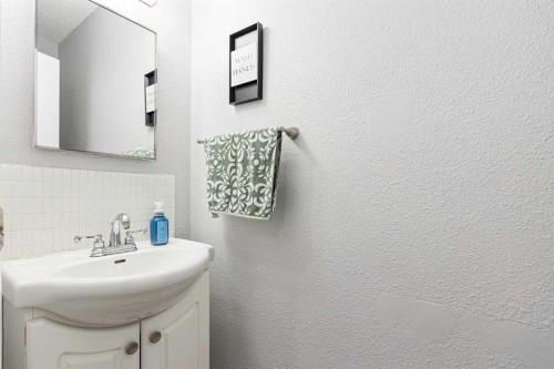 2713 47 Avenue, Lloydminster, SK - Indoor Photo Showing Bathroom