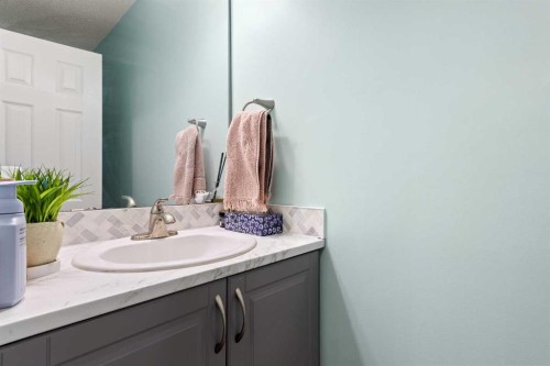 2725 47 Avenue, Lloydminster, SK - Indoor Photo Showing Bathroom
