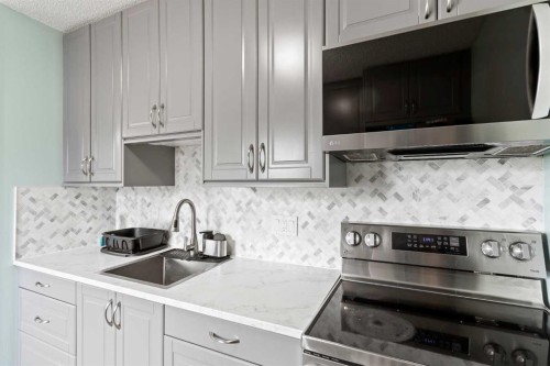 2725 47 Avenue, Lloydminster, SK - Indoor Photo Showing Kitchen With Upgraded Kitchen