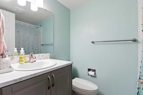2725 47 Avenue, Lloydminster, SK - Indoor Photo Showing Bathroom