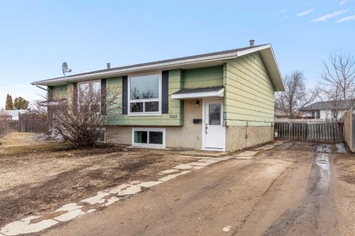 2725 47 Avenue, Lloydminster, SK - Outdoor