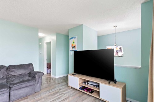 2725 47 Avenue, Lloydminster, SK - Indoor Photo Showing Living Room