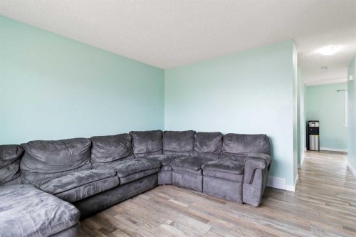 2725 47 Avenue, Lloydminster, SK - Indoor Photo Showing Living Room