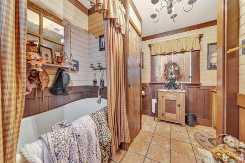 3002 67 Avenue, Lloydminster, AB - Indoor Photo Showing Bathroom