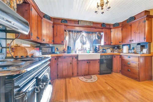 3002 67 Avenue, Lloydminster, AB - Indoor Photo Showing Kitchen