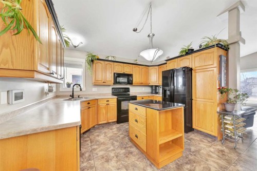 3308 63 Avenue, Lloydminster, AB - Indoor Photo Showing Kitchen With Double Sink