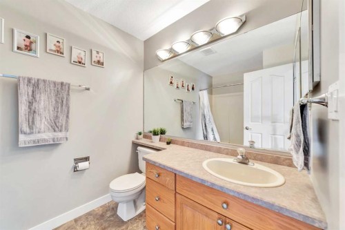 3308 63 Avenue, Lloydminster, AB - Indoor Photo Showing Bathroom