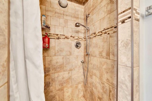 3308 63 Avenue, Lloydminster, AB - Indoor Photo Showing Bathroom
