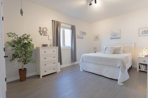514 24 Street, Wainwright, AB - Indoor Photo Showing Bedroom