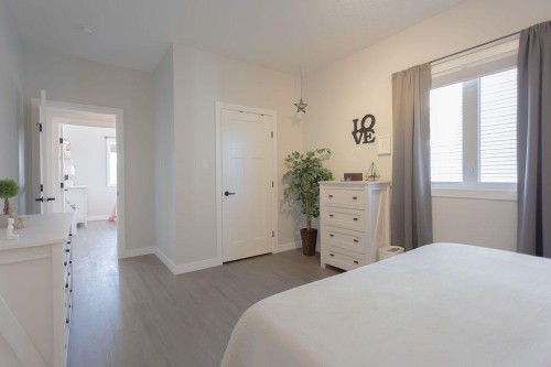 514 24 Street, Wainwright, AB - Indoor Photo Showing Bedroom