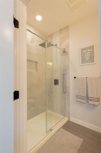 514 24 Street, Wainwright, AB - Indoor Photo Showing Bathroom