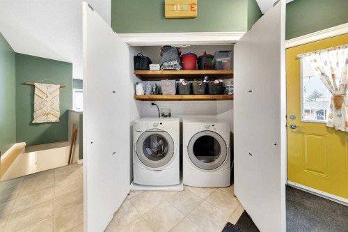 25 2 Avenue Se, Marshall, SK - Indoor Photo Showing Laundry Room