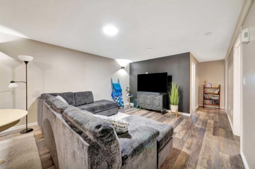 25 2 Avenue Se, Marshall, SK - Indoor