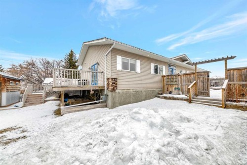 25 2 Avenue Se, Marshall, SK - Outdoor With Deck Patio Veranda