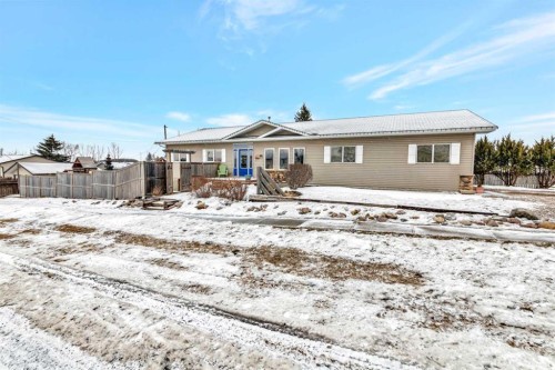 25 2 Avenue Se, Marshall, SK - Outdoor