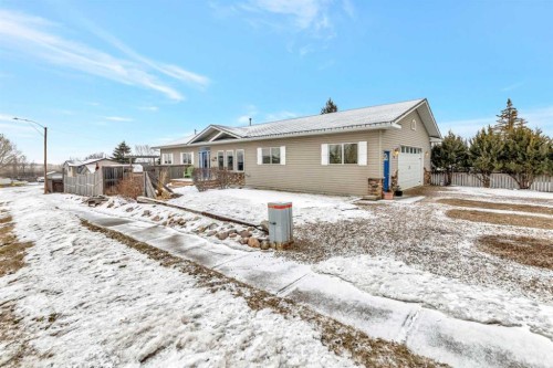 25 2 Avenue Se, Marshall, SK - Outdoor