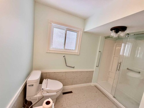 5111 49 Street, Irma, AB - Indoor Photo Showing Bathroom