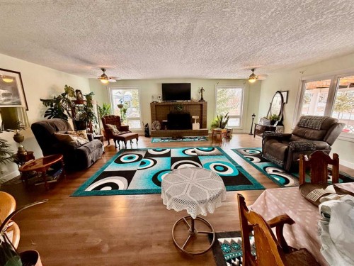 5111 49 Street, Irma, AB - Indoor Photo Showing Living Room