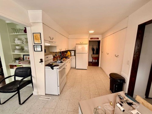 5111 49 Street, Irma, AB - Indoor Photo Showing Kitchen