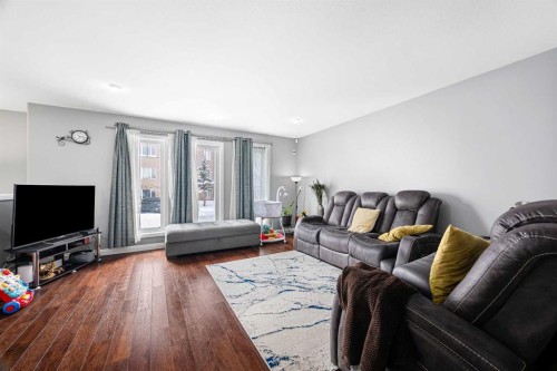 5302B 14 Street, Lloydminster, AB - Indoor Photo Showing Living Room