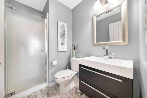 810 10 Avenue, Wainwright, AB - Indoor Photo Showing Bathroom