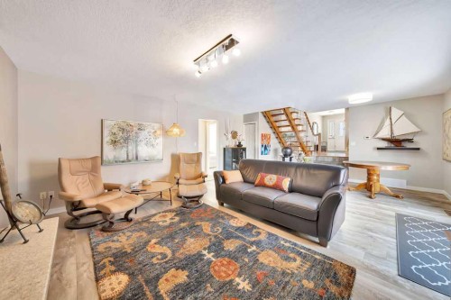 810 10 Avenue, Wainwright, AB - Indoor Photo Showing Living Room
