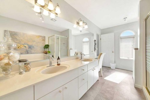 810 10 Avenue, Wainwright, AB - Indoor Photo Showing Bathroom