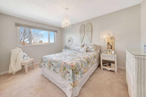810 10 Avenue, Wainwright, AB - Indoor Photo Showing Bedroom