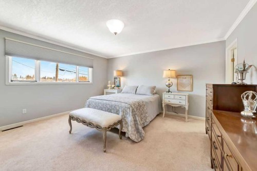 810 10 Avenue, Wainwright, AB - Indoor Photo Showing Bedroom