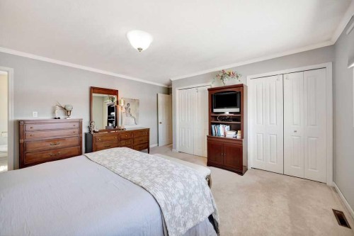 810 10 Avenue, Wainwright, AB - Indoor Photo Showing Bedroom