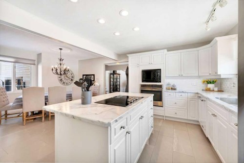 810 10 Avenue, Wainwright, AB - Indoor Photo Showing Kitchen With Upgraded Kitchen