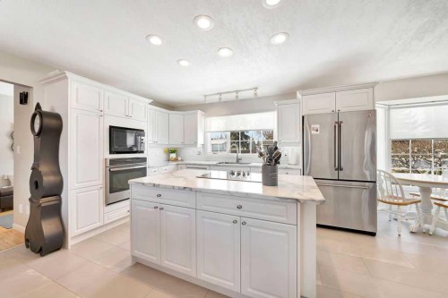 810 10 Avenue, Wainwright, AB - Indoor Photo Showing Kitchen