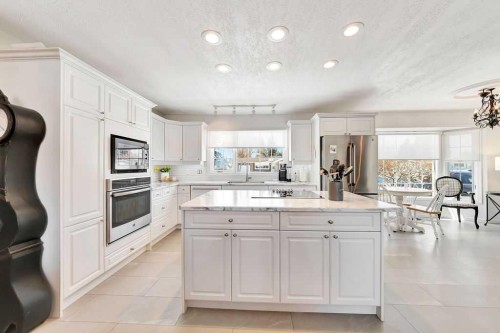 810 10 Avenue, Wainwright, AB - Indoor Photo Showing Kitchen With Upgraded Kitchen