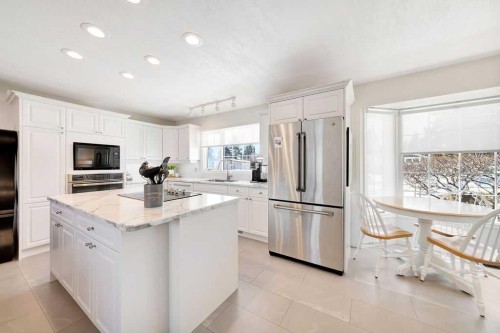 810 10 Avenue, Wainwright, AB - Indoor Photo Showing Kitchen With Upgraded Kitchen