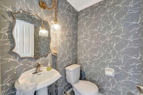 810 10 Avenue, Wainwright, AB - Indoor Photo Showing Bathroom