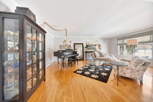 810 10 Avenue, Wainwright, AB - Indoor Photo Showing Other Room