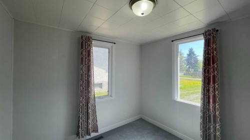 709 7 Avenue, Wainwright, AB - Indoor Photo Showing Other Room